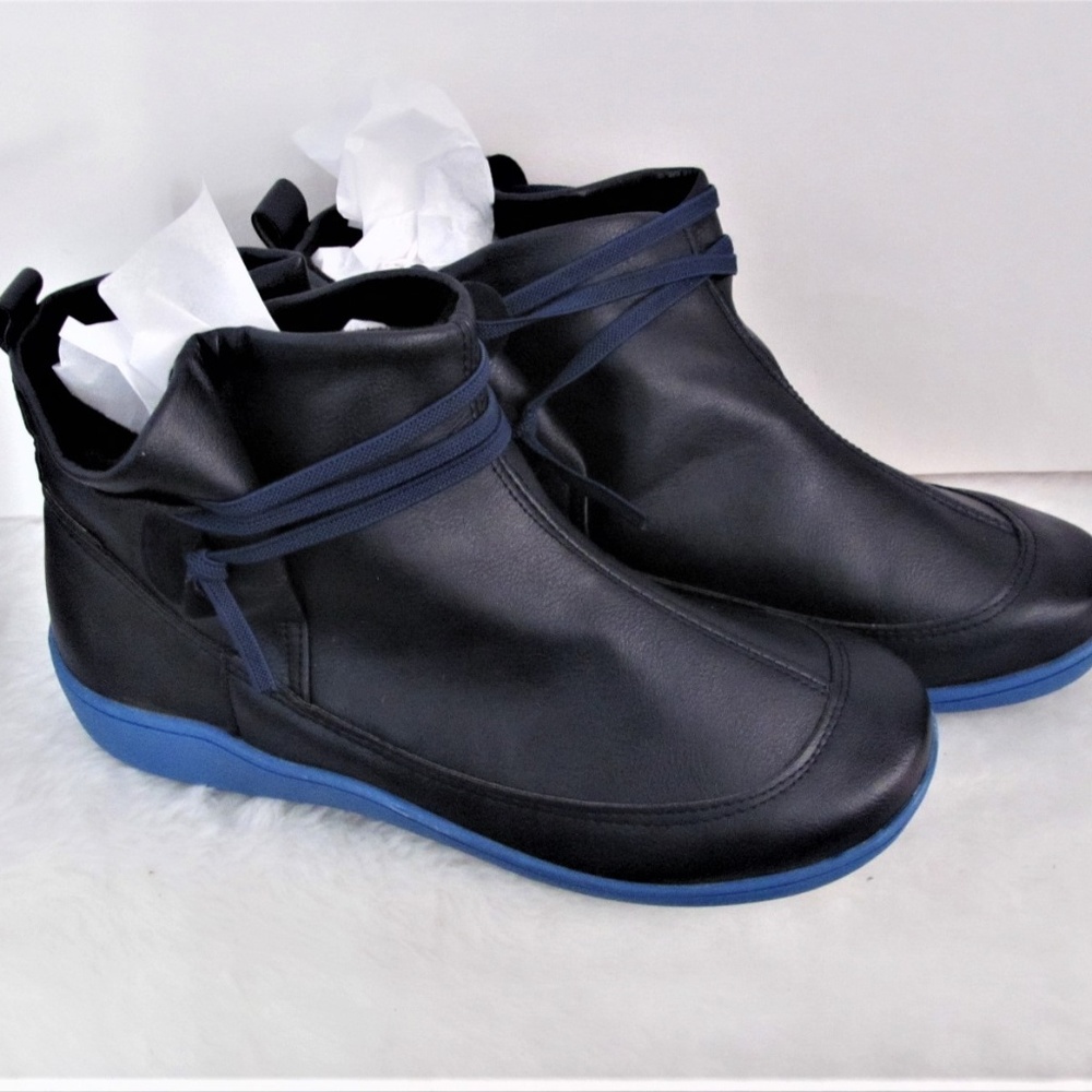 Pair of vinyl black & blue mini boots/shoes Size 7